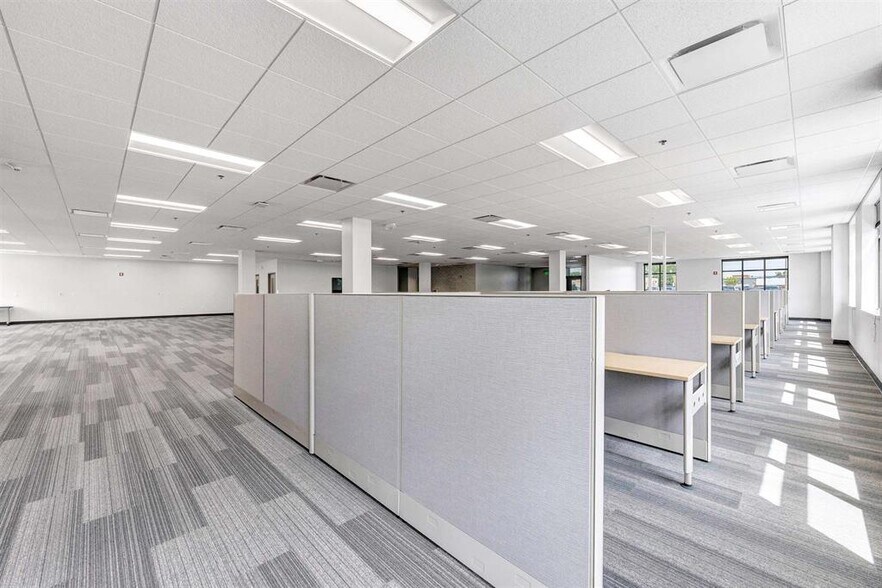 More Photos Of 325 Reid St, De Pere Office For Lease