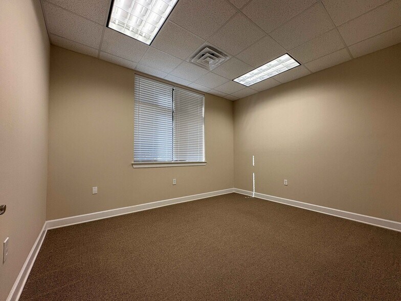 More Photos Of 12440 Emily Ct, Sugar Land Medical For Lease