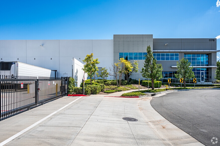 More Photos Of 1176 E California St, Ontario Warehouse For Lease