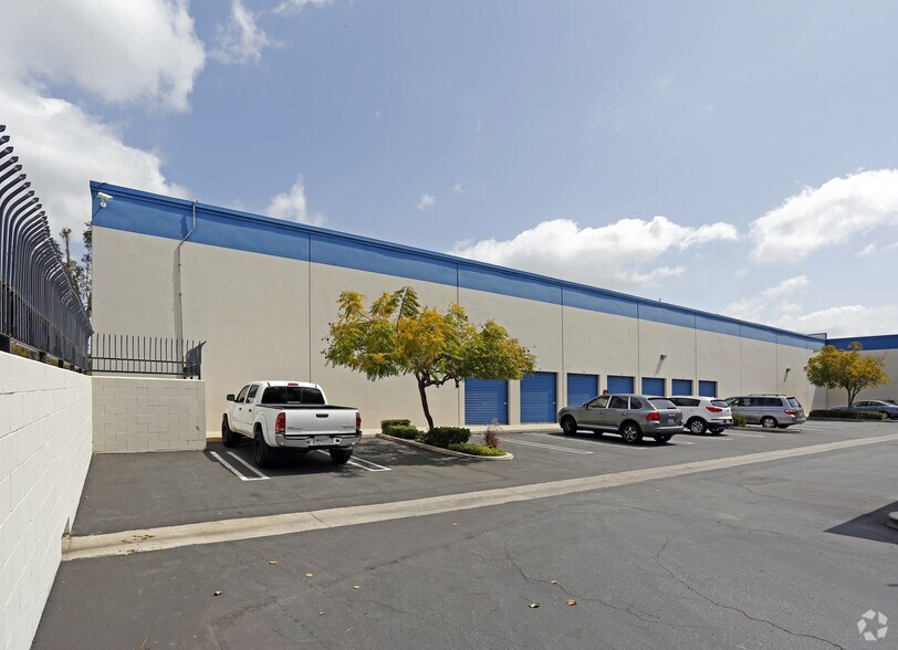 More Photos Of 23370 Moulton Pky, Laguna Hills Self Storage For Lease