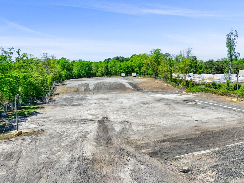 More Photos Of 623 Highway 29 S, Newnan Parking Lot For Lease