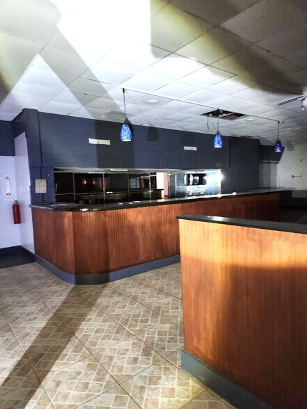 More Photos Of 3653 Victory Dr, Columbus Restaurant For Sale