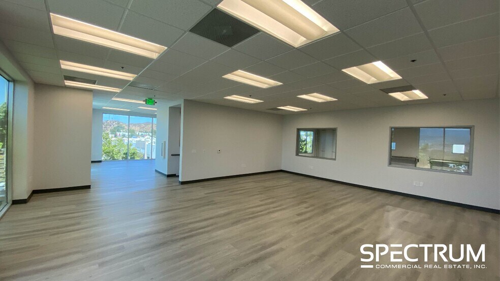 More Photos Of 28280-28288 Alta Vista Ave, Valencia Distribution For Lease