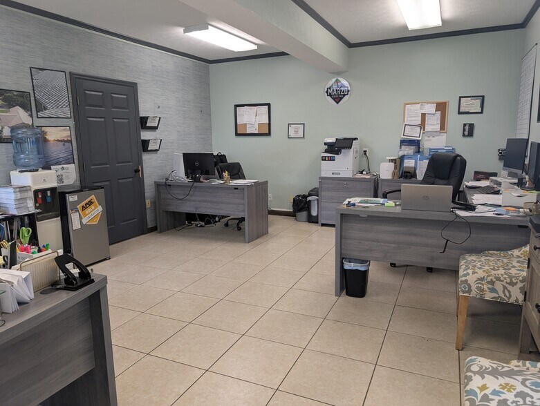 More Photos Of 861 SW Lakehurst Dr, Port Saint Lucie Distribution For Sale
