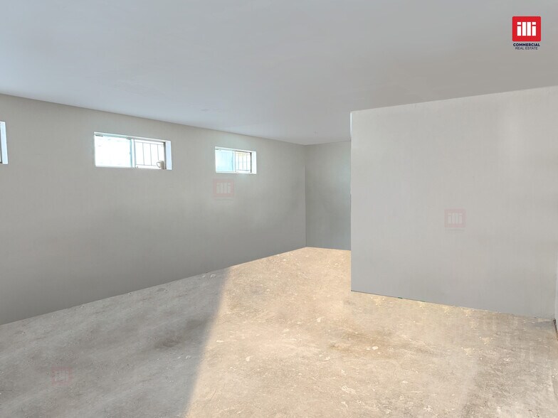 More Photos Of 18026-18028 Ventura Blvd, Encino Storefront Retail Office For Lease