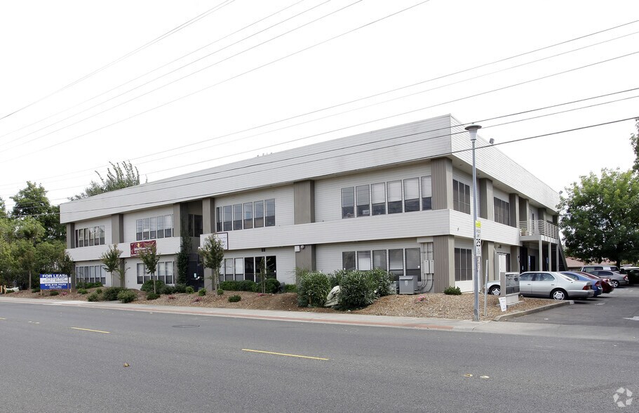 More Photos Of 4718-4740 Engle Rd, Carmichael Loft Creative Space For Lease