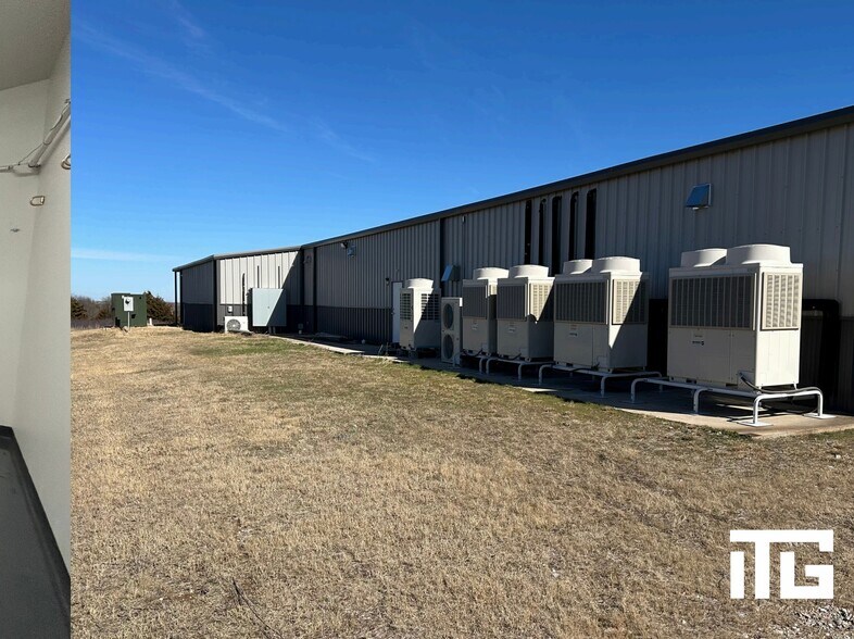 More Photos Of 16730 W Hefner Rd, Yukon Manufacturing For Sale