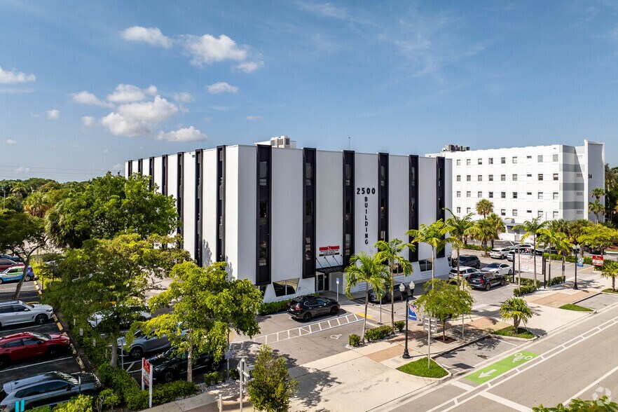 More Photos Of 2500 Hollywood Blvd, Hollywood Office For Lease