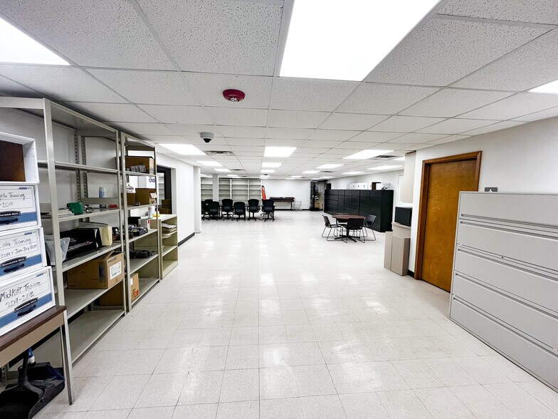 More Photos Of 7 E Industrial Loop, Midland Warehouse For Sale