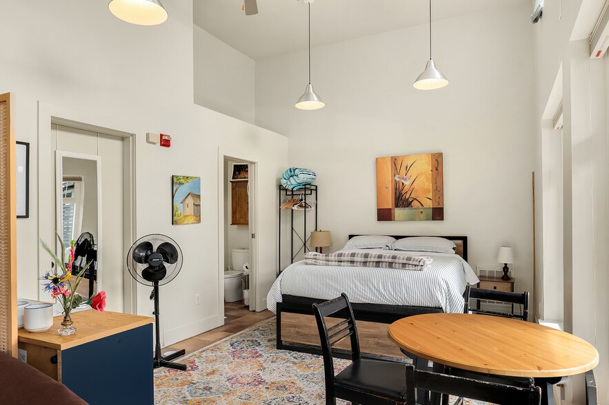 More Photos Of 1502 NW 52nd St, Seattle Office Residential For Sale