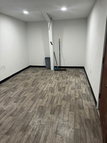 More Photos Of 521 N Bryan St, Houston Manufacturing For Lease