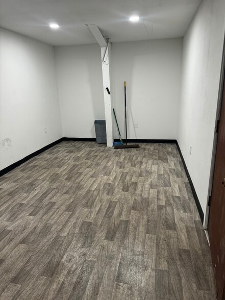 More Photos Of 521 N Bryan St, Houston Manufacturing For Lease