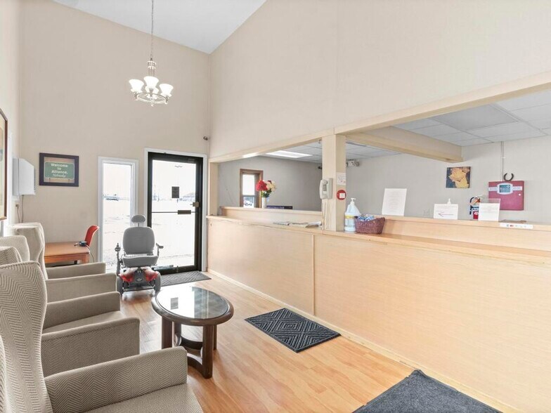 More Photos Of 1419 W 3rd St, Alliance Hotel For Sale