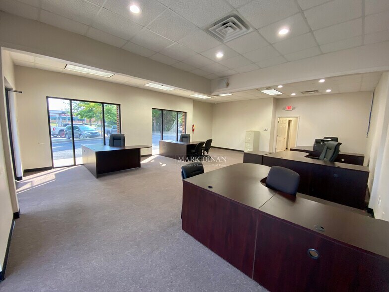 More Photos Of 37 Buck Creek Plz, Alabaster Storefront Retail Office For Lease