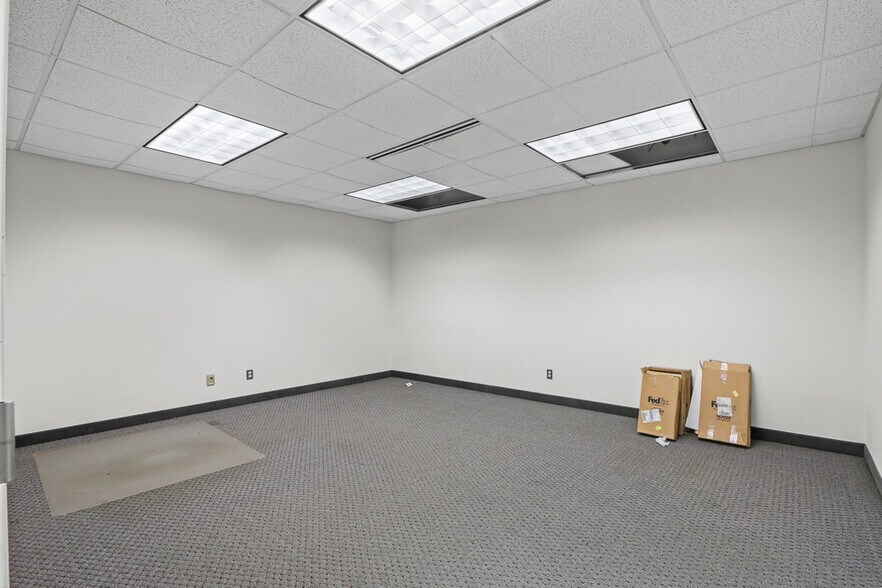 More Photos Of 37401 Stevens Blvd, Willoughby Flex For Lease