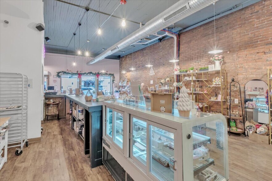 More Photos Of 24 Monroe St, Ellicottville Bar For Sale