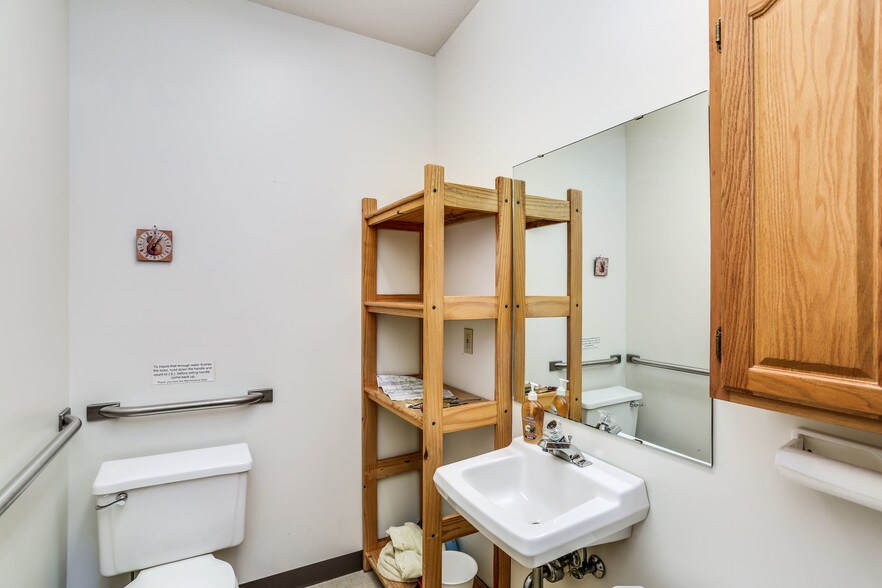 More Photos Of 1055 Laurence Ave, Jackson Freestanding For Sale