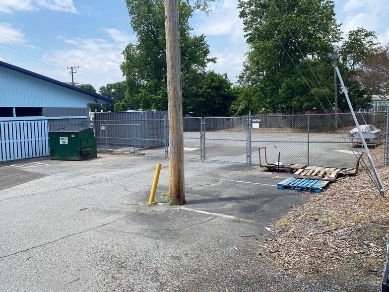 More Photos Of 1300 Forest Dr, Annapolis Restaurant For Sale