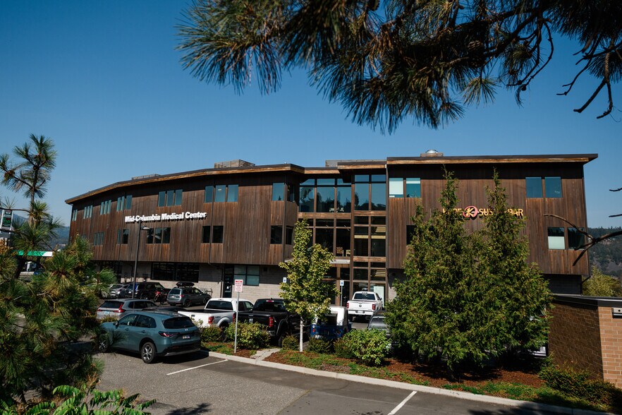 More Photos Of 33 Nichols Pkwy, Hood River Medical For Lease