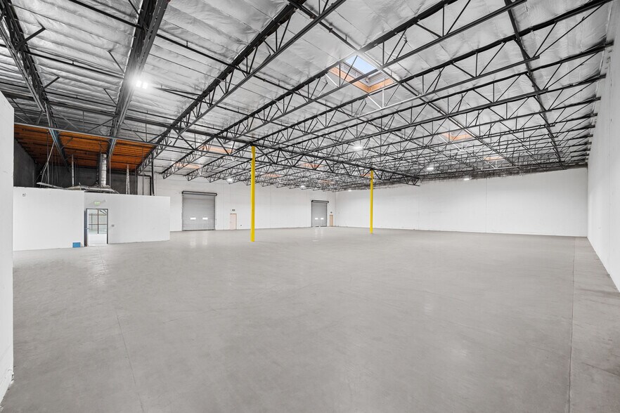 More Photos Of 14920 Hilton Dr, Fontana Warehouse For Lease