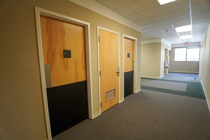 More Photos Of 4452 Eastgate Blvd, Cincinnati Office For Sale