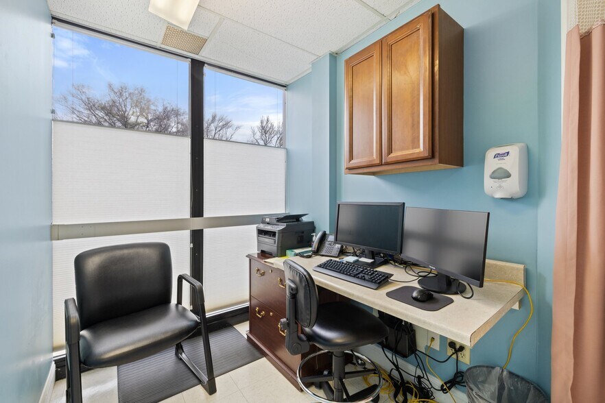 More Photos Of 2616 Sherwood Hall Ln, Alexandria Medical For Sale