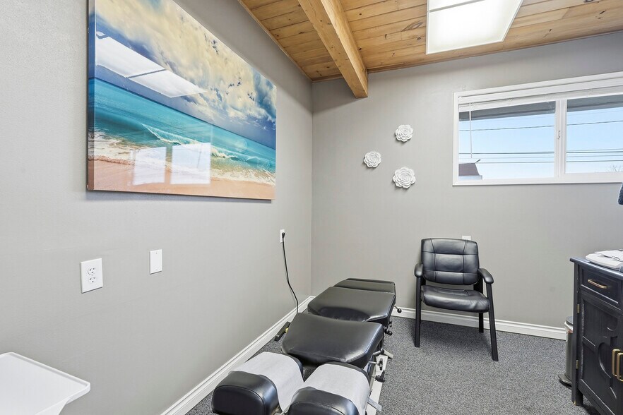 More Photos Of 12720 SW Pacific Hwy, Tigard General Retail For Sale