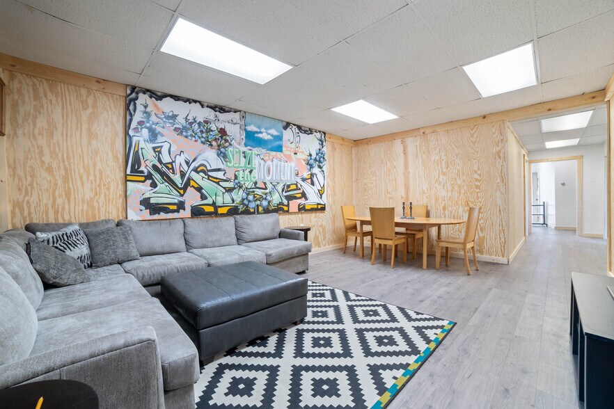 More Photos Of 5913 Tower Ave, Superior Flex For Sale