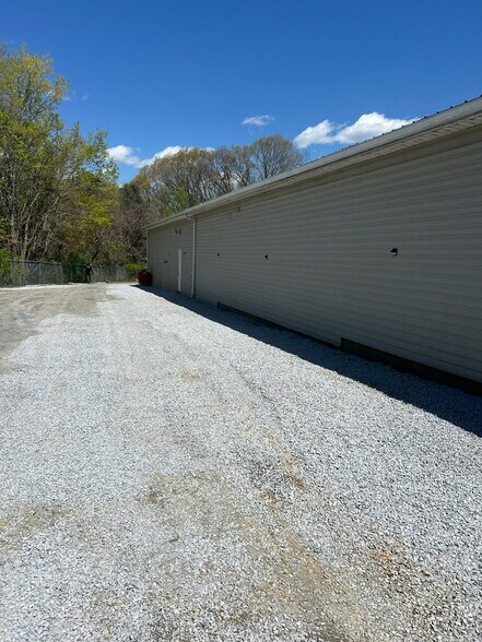 More Photos Of 160 Lynn Rd, Johnson City Manufacturing For Sale