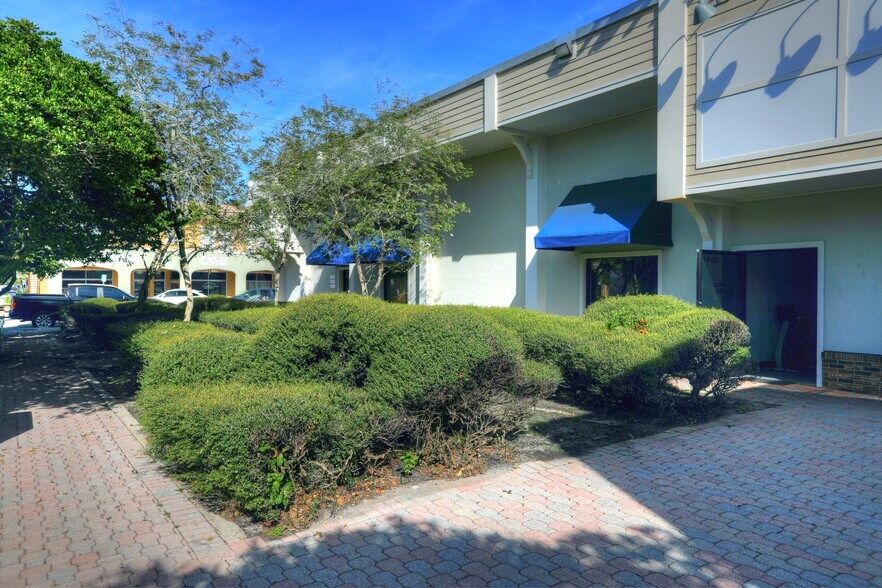 More Photos Of 2045 14th Ave, Vero Beach Office Residential For Sale