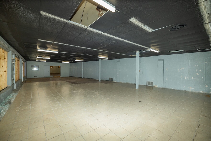 More Photos Of 1016-1020 N 10th St, Kansas City Light Distribution For Sale