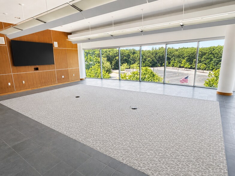 More Photos Of 174 Middlesex Tpke, Bedford Unknown For Lease