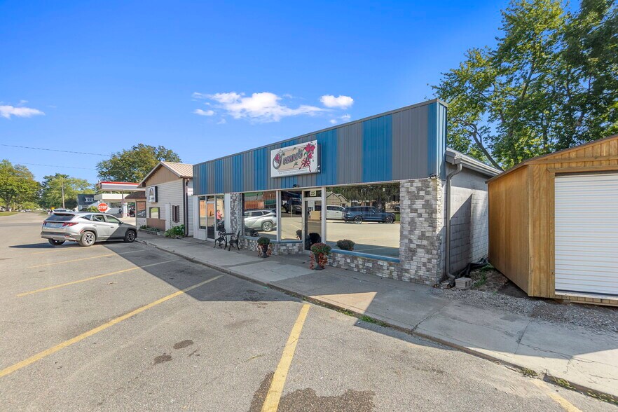 More Photos Of 25 W Tywappity St, Benton Restaurant For Sale