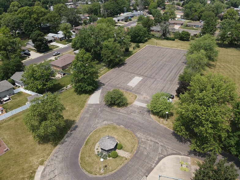 More Photos Of 1717 Highwood Ave, Pekin Office Residential For Sale