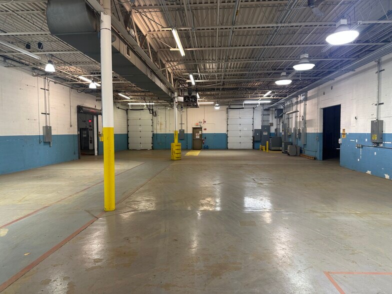 More Photos Of 6625 Dobbin Rd, Columbia Light Distribution For Lease
