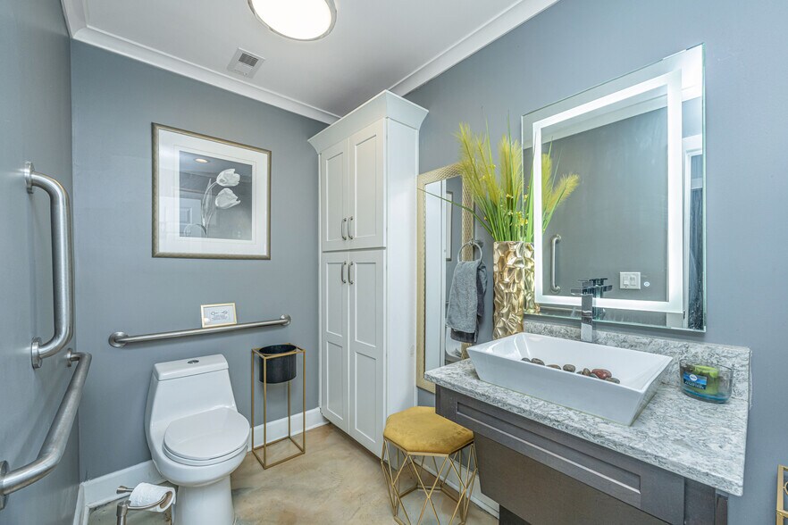 More Photos Of 622 Old Trolley Rd, Summerville Storefront For Sale