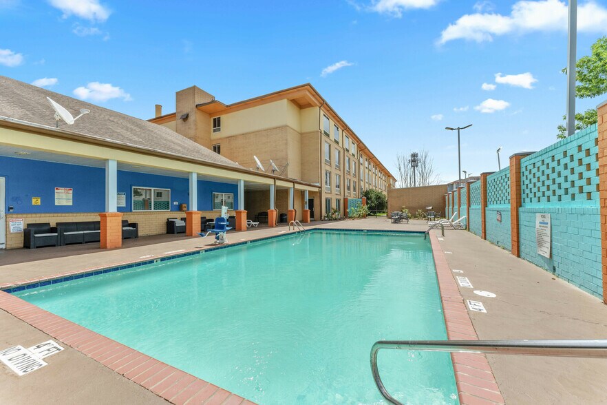 More Photos Of 12340 I-10 Service Rd, New Orleans Hotel For Sale