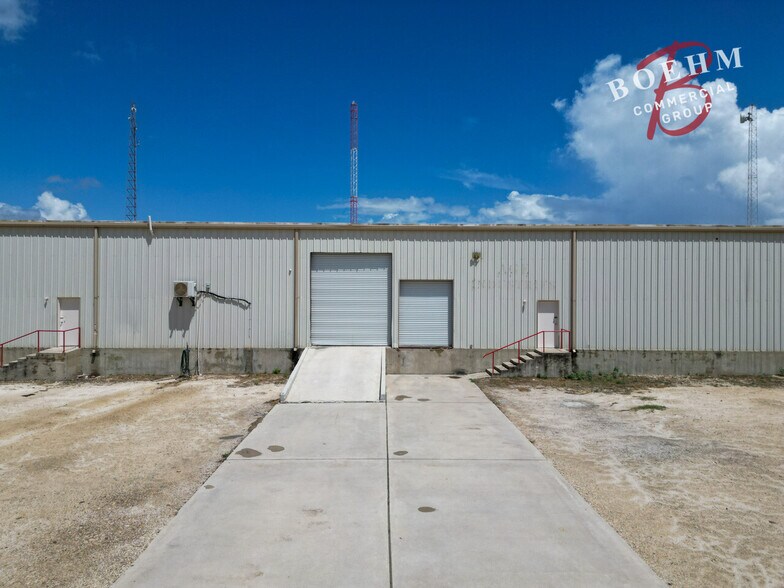 More Photos Of 995 Industrial Blvd, Del Rio Distribution For Lease