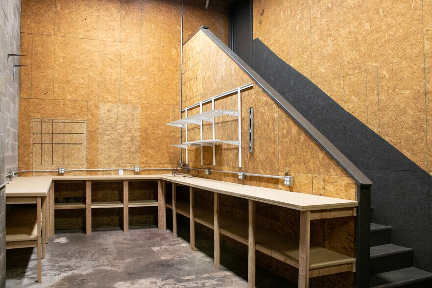 More Photos Of 4834 Vicksburg St, Dallas Manufacturing For Lease