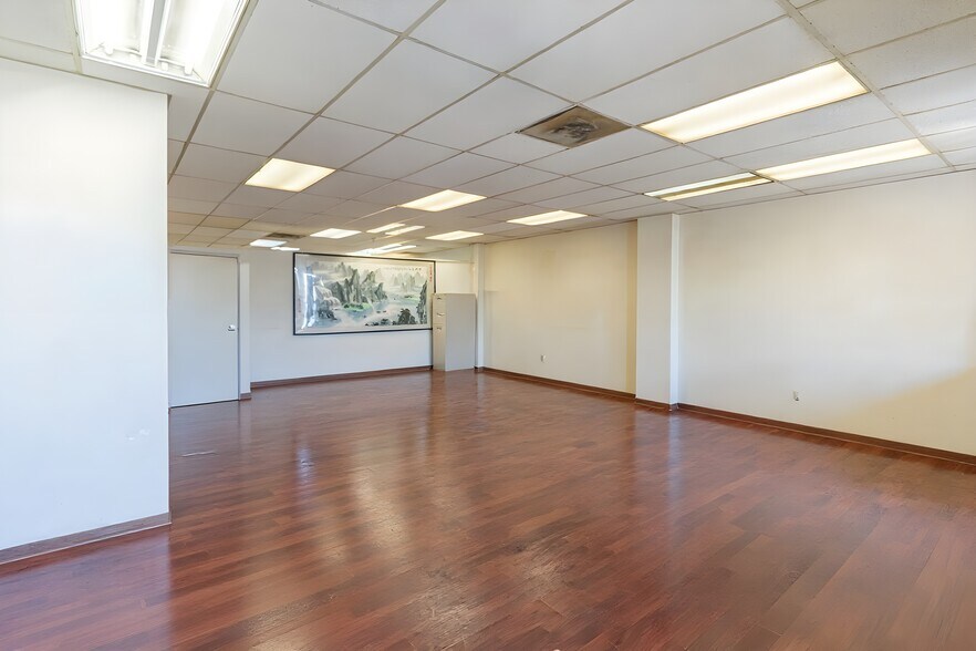 More Photos Of 328 7th St, Oakland Storefront Retail Office For Lease