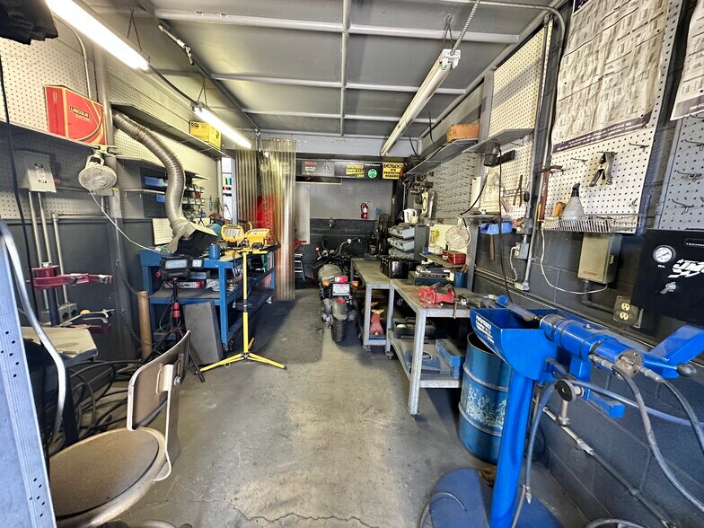 More Photos Of 705 W Commonwealth Ave, Fullerton Auto Repair For Lease