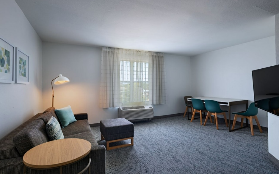 More Photos Of 1300 University Dr E, College Station Hotel For Sale
