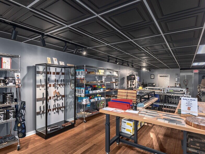 More Photos Of 2-16 Eagle St, Asheville Storefront Retail Office For Lease