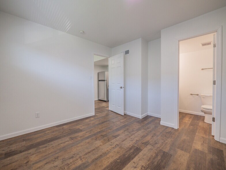 More Photos Of 1121 N College Dr, Maryville Apartments For Sale