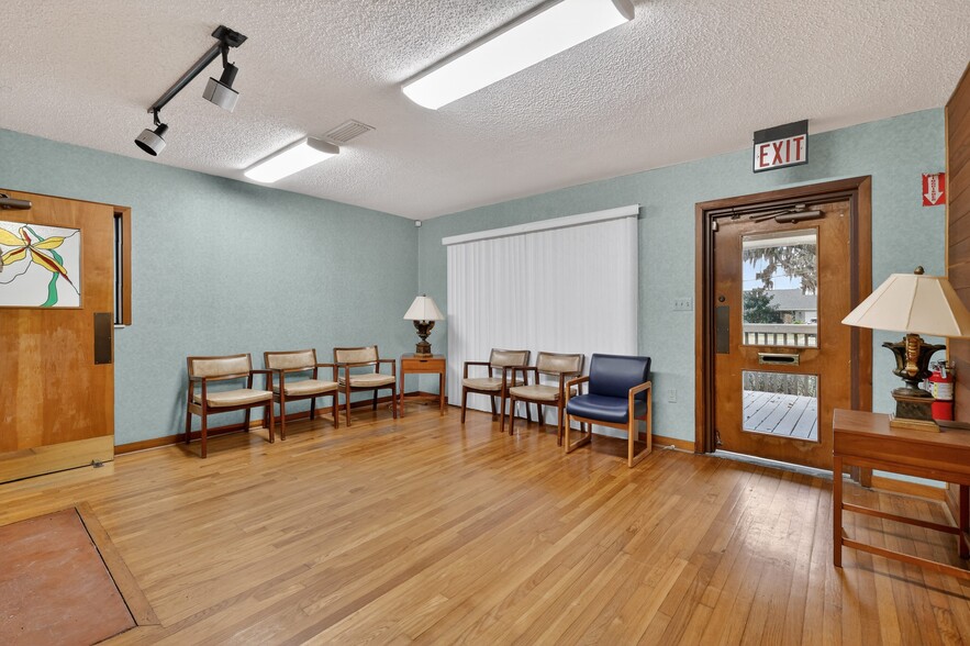 More Photos Of 708 Lee St, Leesburg Office For Lease