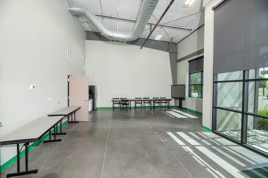 More Photos Of 1309 Mayfly Dr, Montrose Industrial For Lease