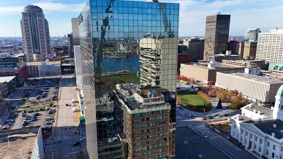 More Photos Of 10 S Broadway, Saint Louis Office For Lease