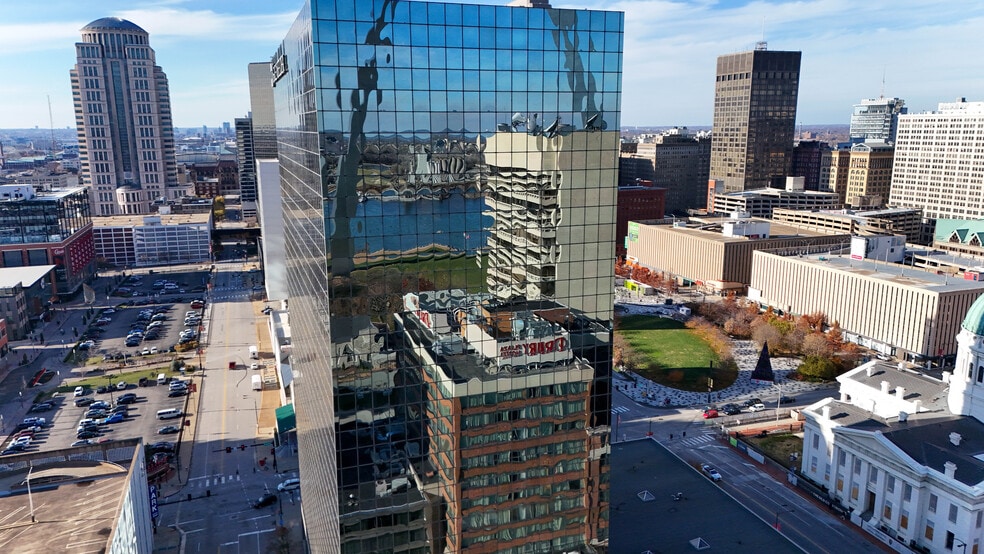 More Photos Of 10 S Broadway, Saint Louis Office For Lease