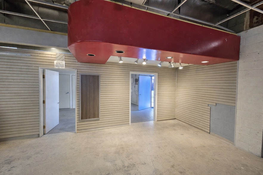 More Photos Of 5530 Lincoln Ave, Cypress Freestanding For Lease