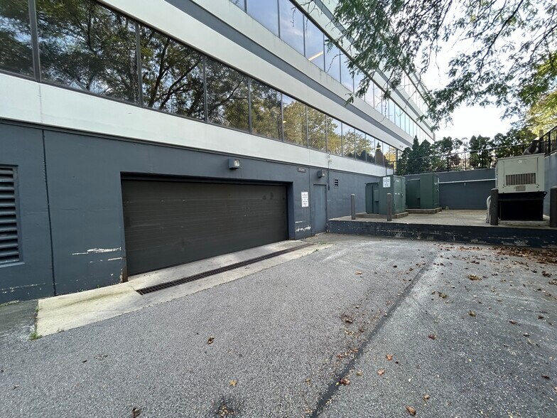 More Photos Of 1300 Higgins Rd, Park Ridge Office For Sale